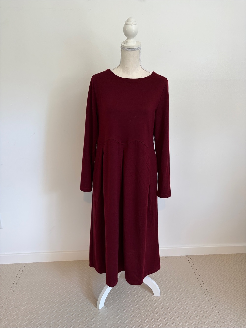 Lintico Women's Long Sleeve A-Line Dress in Burgundy Medium